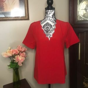 Scallop V-neck Solid Top
